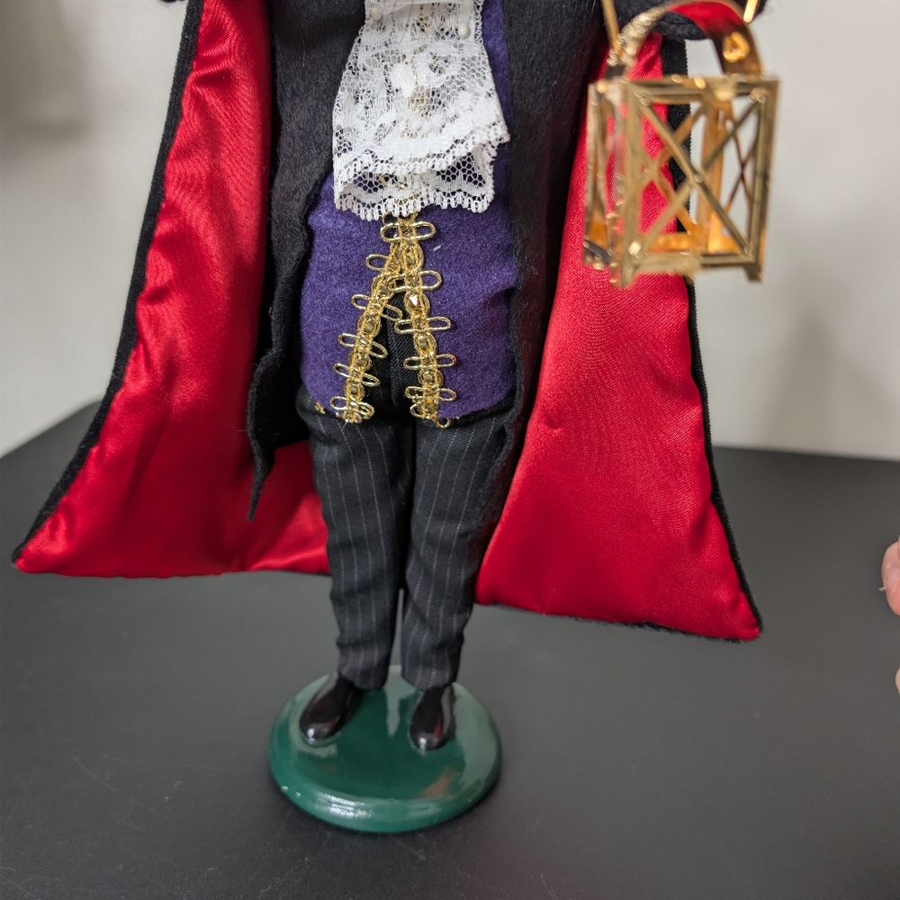 Buyers' Choice Count Dracula Caroler Figurine With Lantern - Picture 7 of 8